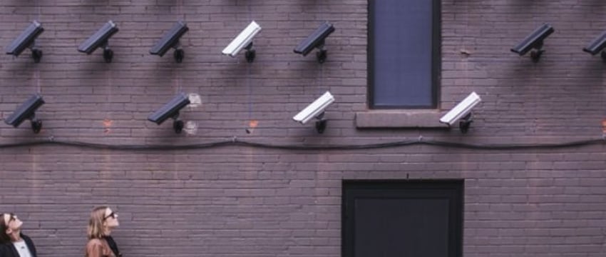 В месте для переодевания работников установлена видеокамера - мужчина пожаловался. Итог?