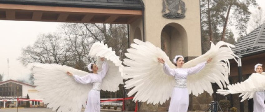 Обновленную въездную браму открыли в Беловежской пуще