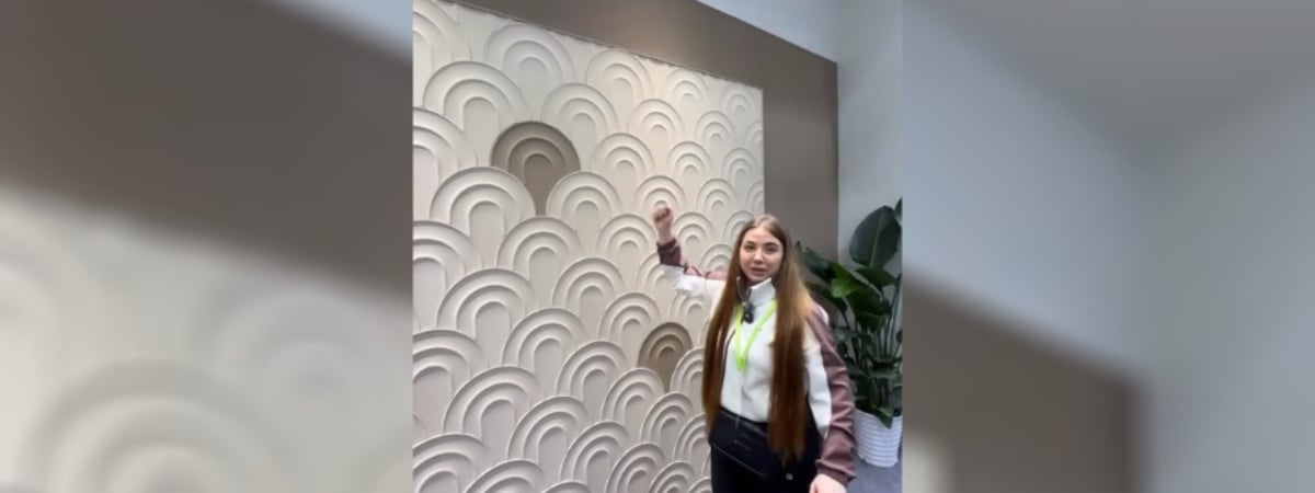 «Идея революционная» — На стройвыставке в Китае показали, как за «5 минут и без рабочих» «переклеить» стены в квартире — Видео