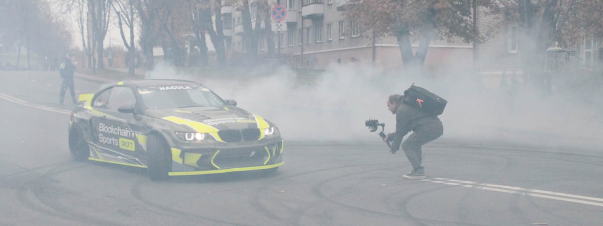 В центре Гродно устроили гонки на спортивных авто — как это было