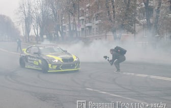 В центре Гродно устроили гонки на спортивных авто — как это было