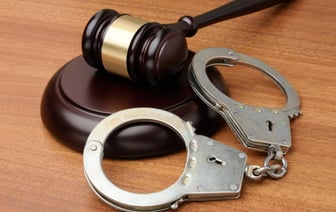 Напился и приставил нож к горлу — в Островце судили мужчину за разбой