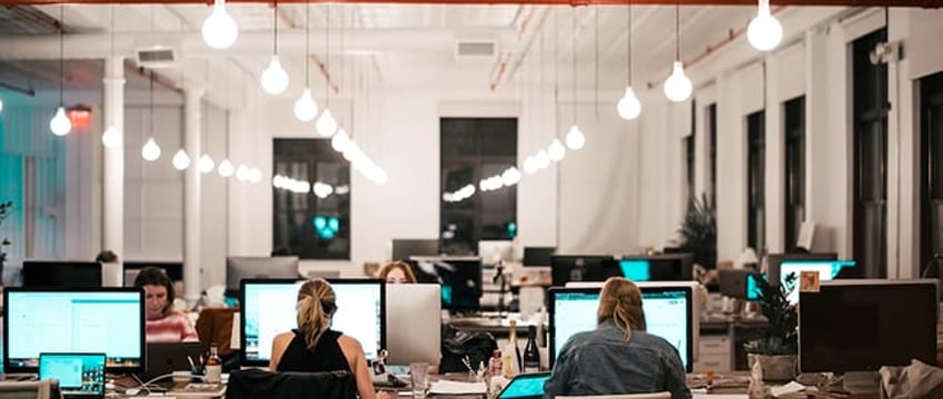 Греция теперь будет работать 6 дней в неделю, профсоюзы называют это "варварством"