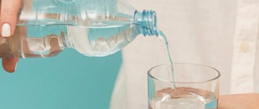 Пять причин не пить минеральную воду вместо обычной назвала эндокринолог