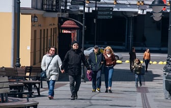 Белорусов позвали на «коллективное бесконтактное парение» на улице в Минске. Это что такое?