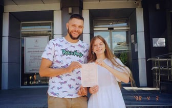 «Плачу, таму што я тут, а ён там». Гісторыі беларусак, якія чакаюць каханых з вайны