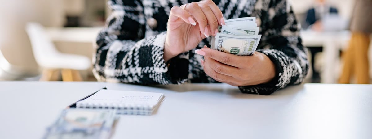 Доллар и юань подешевели 27 марта на торгах БВФБ