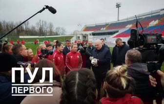 Лукашенко: «В Беларуси не дай бог женщину изберут. Тут надо вникать во все»