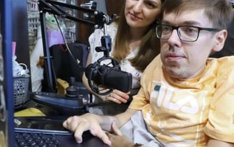 Диагноз СМА. Как белорусский блогер полноценно живет с неизлечимой болезнью