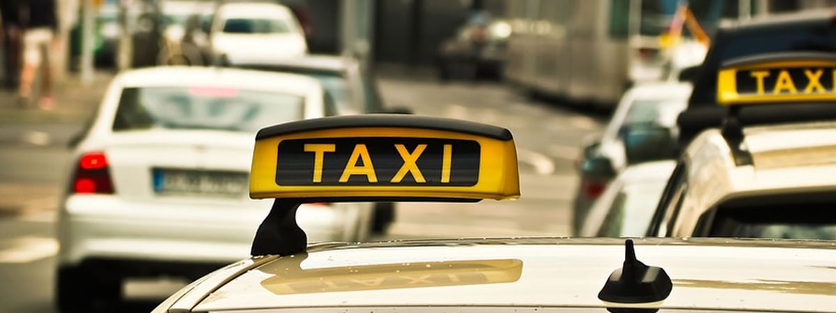 Что делать если пассажир рассчитался за поездку в такси, а у водителя нет сдачи и кто должен разменивать деньги