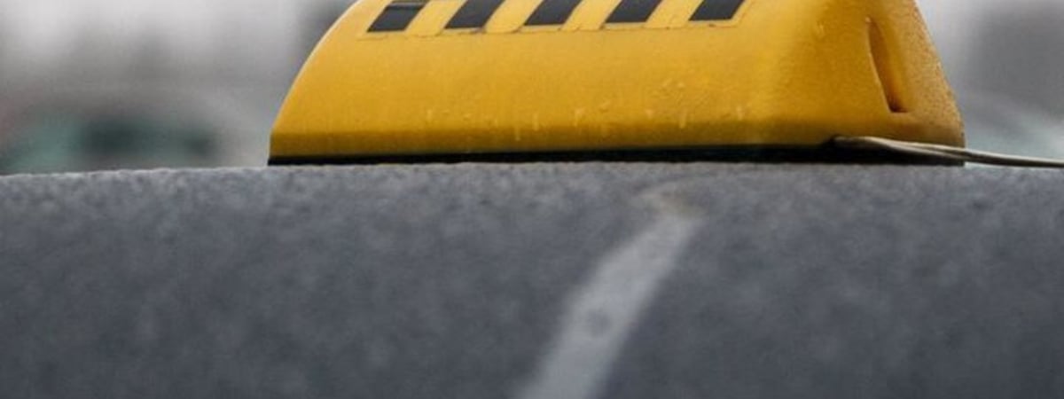 «Начались фразы, почему я не на войне». В Варшаве избили беларусского таксиста: его приняли за украинца