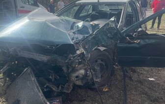 В Ивьевском районе водитель не справился с управлением и врезался в дерево