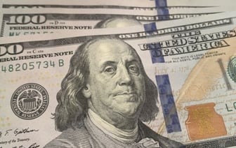 Доллар установил рекорд года. Что ждать от курса валют дальше?