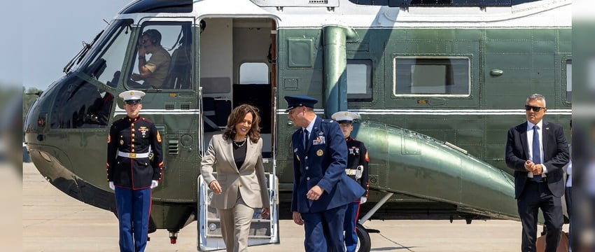 С Харрисом демократы сделали ставку на историю сексизма и расизма в США