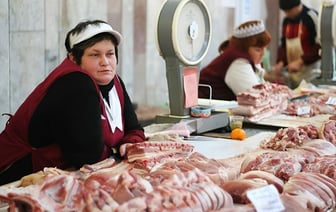 Россельхознадзор обнаружил в белорусском мясе сальмонеллы и листерии. Какую курицу и говядину лучше не покупать?