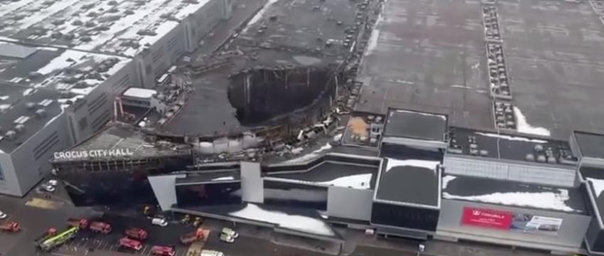 Вид на разрушенный "Крокус Сити Холл с воздуха" – видео
