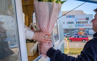 Белорус рассказал, сколько можно заработать на цветах 8 марта