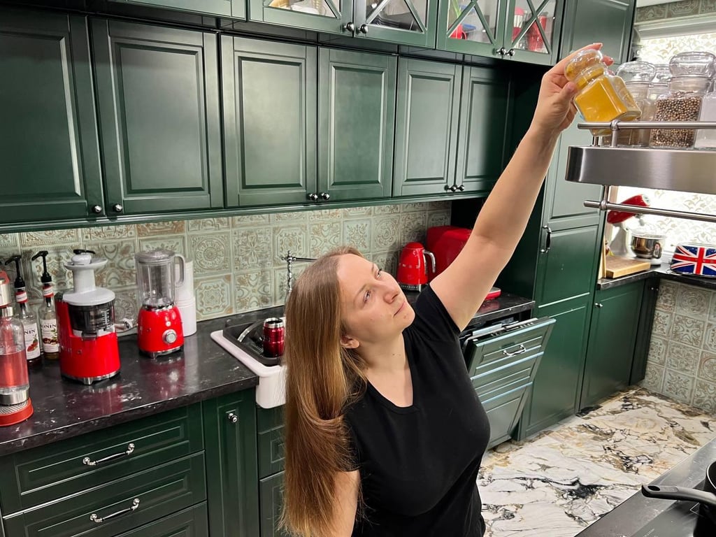 «Вложили в ремонт половину стоимости». Как семейная пара смогла позволить себе квартиру мечты?