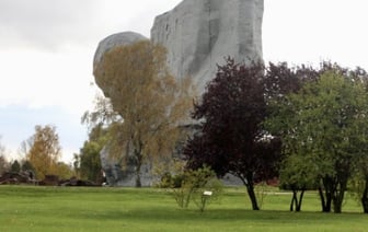 Измененный облик юго-западной казармы и новая мемориальная зона. Что делают в Брестской крепости