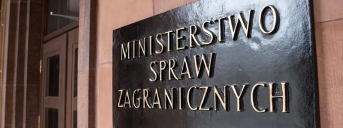 Все санкции против России нужно распространить и на Беларусь — МИД Польши