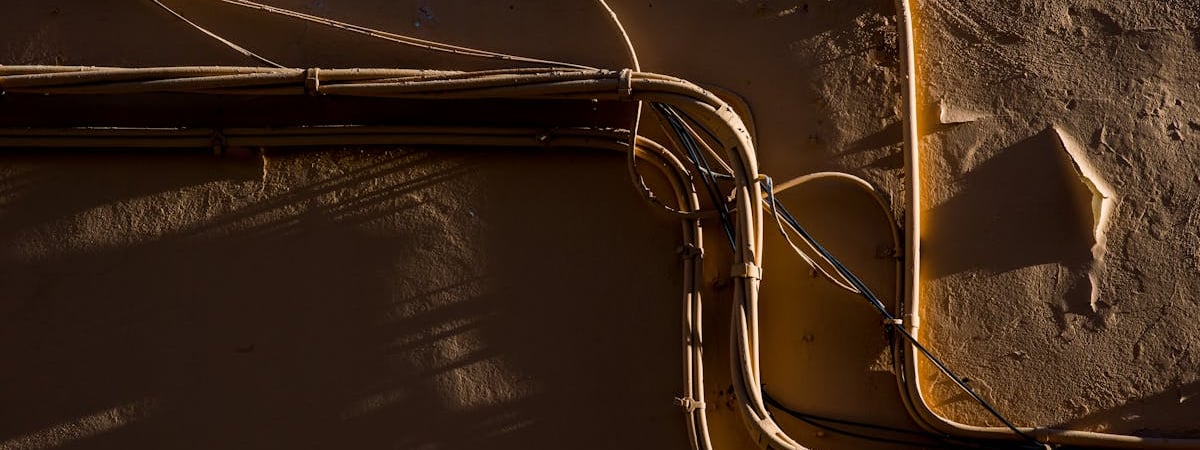 Молдова покрывает дефицит электроэнергии за счет импорта из Румынии