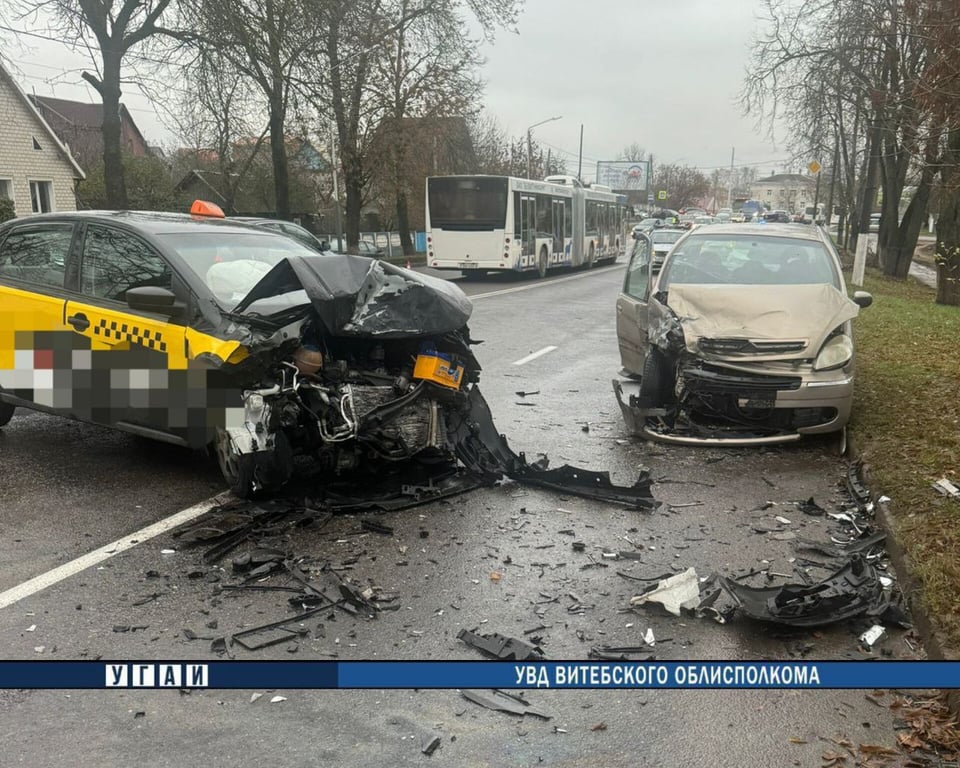 В Витебске столкнулись три авто, один из водителей в больнице. Фото ГАИ