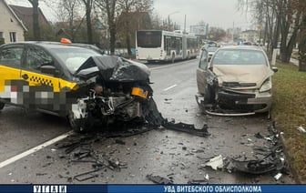 В Витебске столкнулись три авто, один из водителей в больнице