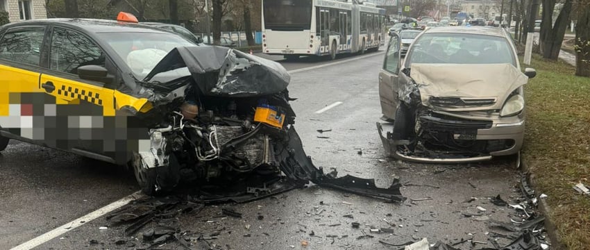 В Витебске столкнулись три авто, один из водителей в больнице