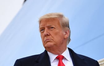 Адвокаты Трампа говорят, что Распоряжение о неразглашении денег заглушает предвыборную речь