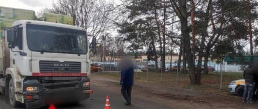 В Пинске столкнулись такси и грузовик
