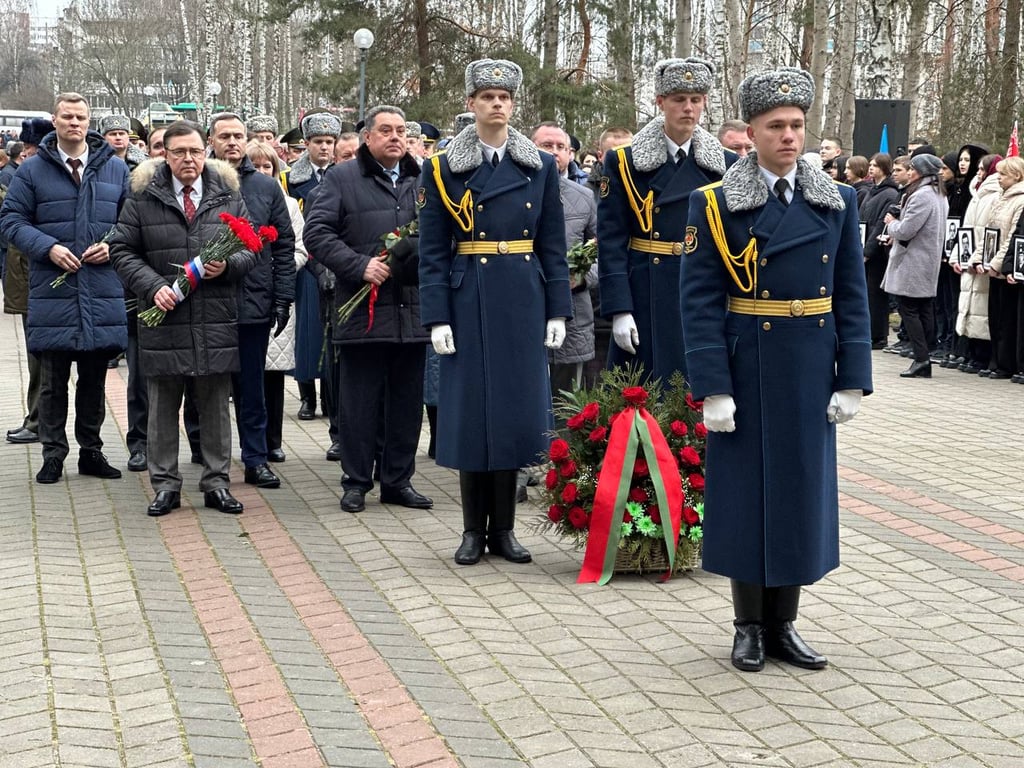 В Бресте в парке воинов-интернационалистов состоялся митинг
