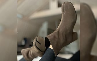 «Самая спорная обувь» — В Беларуси начали производить модные ботинки-«копытца». Почём? — Фото