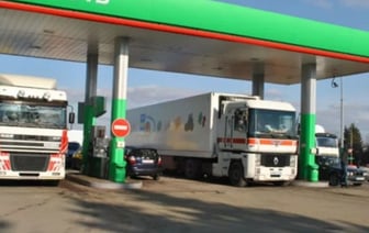 Дальнобойщик заправился не на той АЗС и попал под суд, хоть и белорус