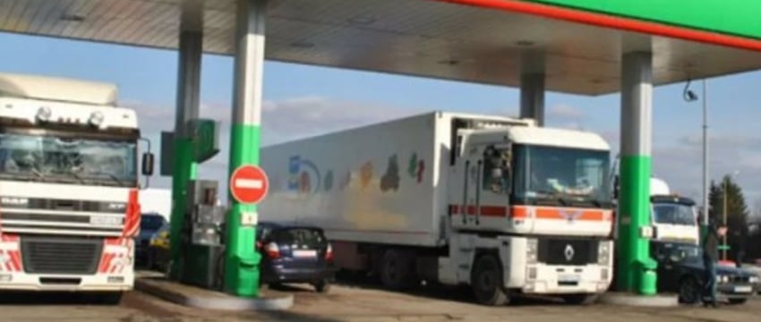 Дальнобойщик заправился не на той АЗС и попал под суд, хоть и белорус