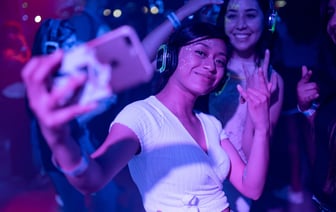 Филипп Киркоров выступил в больнице Горловки в Донбассе