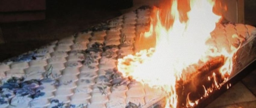 В Гомеле мужчина едва не сгорел в подвале многоэтажки. Его спасли