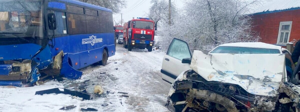 На Гродненщине в лобовом ДТП с автобусом погибла женщина-водитель — Фото