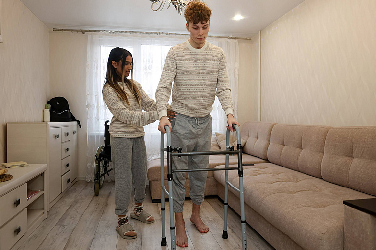 Она – из Дубая, он белорус. Как девушка из Дубая спасает парня после аварии