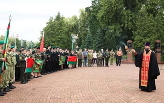 Крестный ход «Церковь и армия» совершил в Бресте памятные литии по пограничникам, отдавшим жизни за Родину