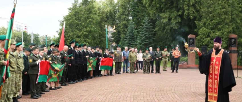 Крестный ход «Церковь и армия» совершил в Бресте памятные литии по пограничникам, отдавшим жизни за Родину