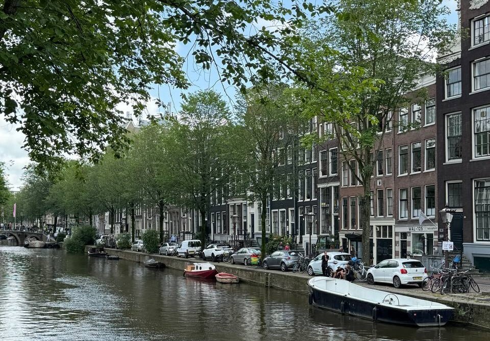 Белорусы отправились в Европу на «микрике» Renault Trafic