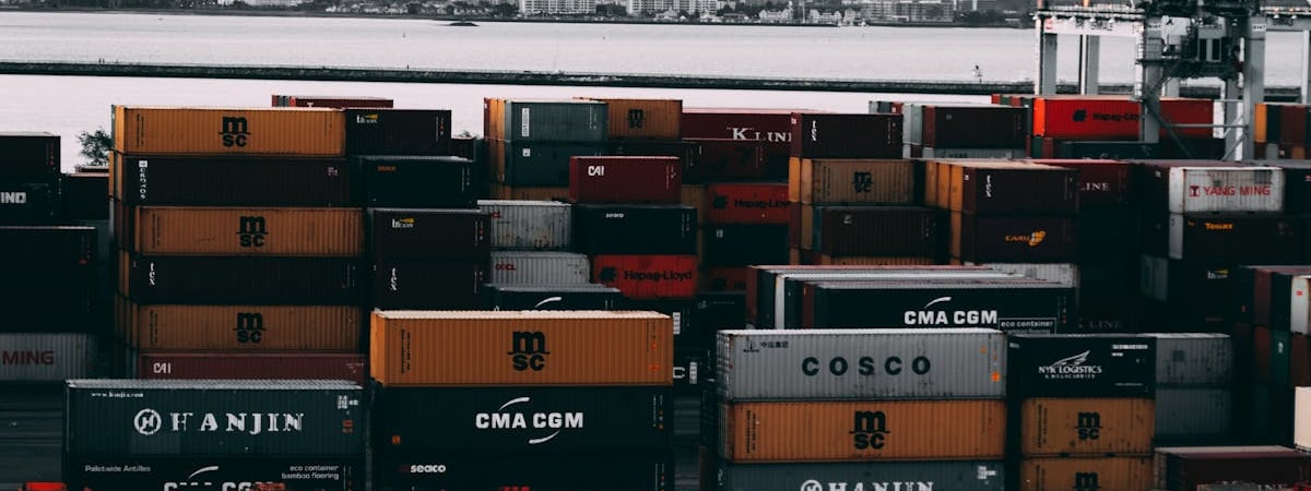 В связи со столкновением судов у берегов Британии задержан капитан контейнеровоза