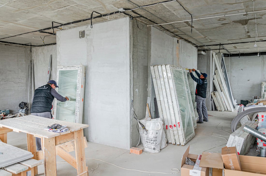 Взяли и прорубили новые окна в многоэтажке. А так можно было?