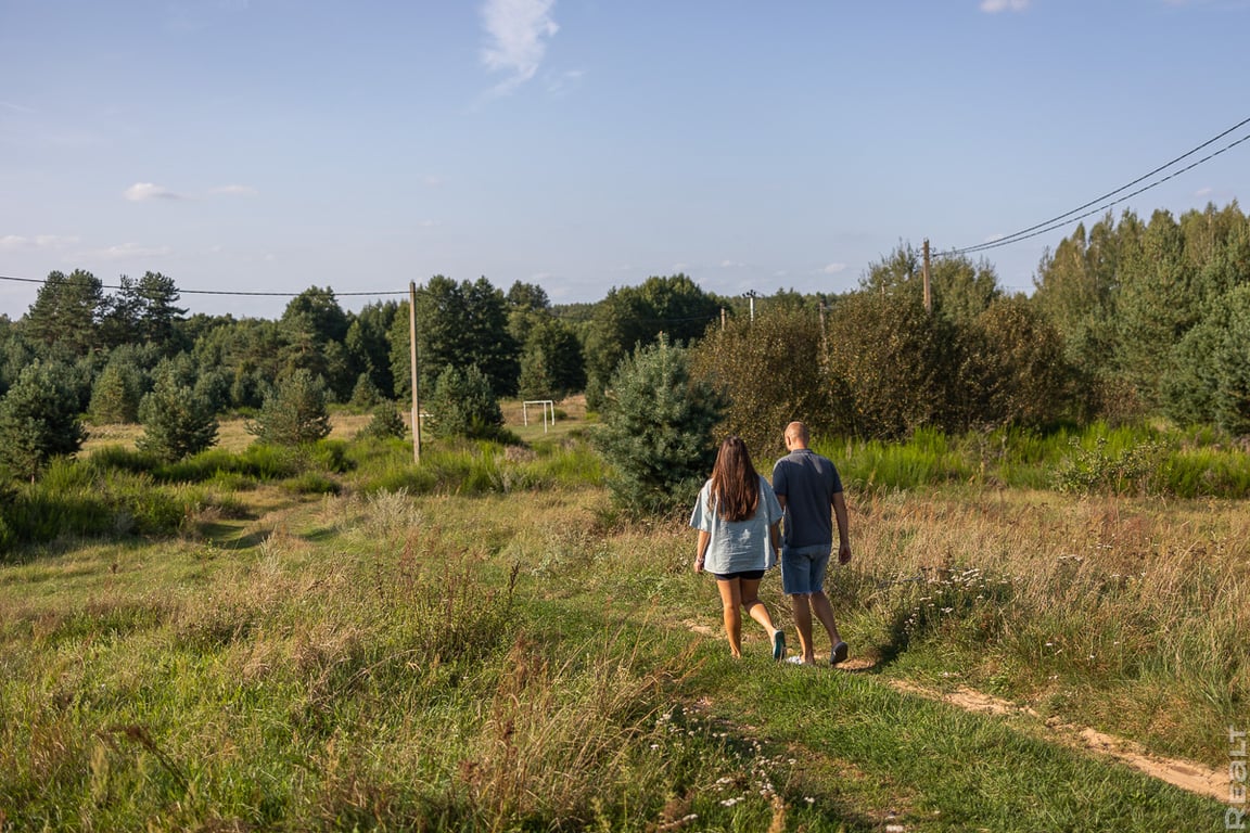 Молодая семья построила уютный дом из старого сруба. Побывали у них в гостях