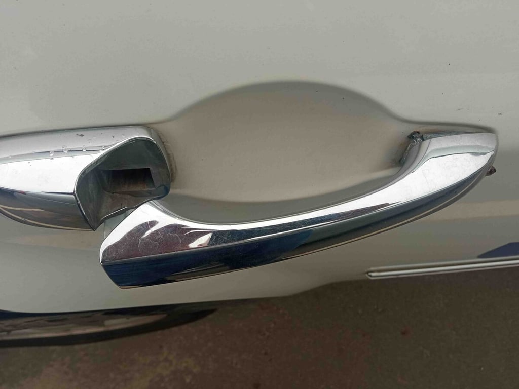 Chrysler 300C, служивший в МВД, продают в Беларуси. За сколько?