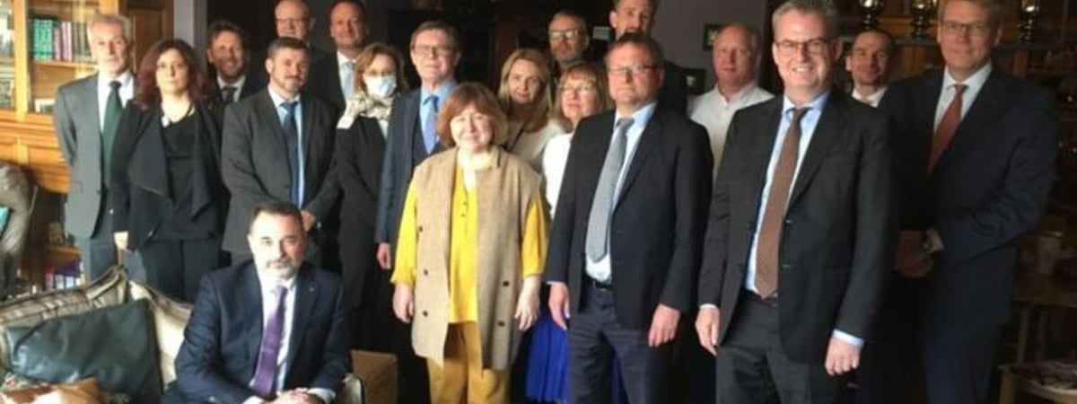 Тихановская: Силовики угрожают Светлане Алексиевич отобрать ее квартиру в Минске