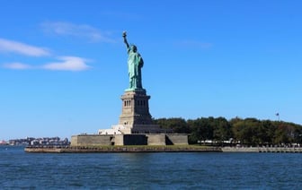 «Похоже, вы ее презираете». Французский евродепутат потребовал от США вернуть статую Свободы