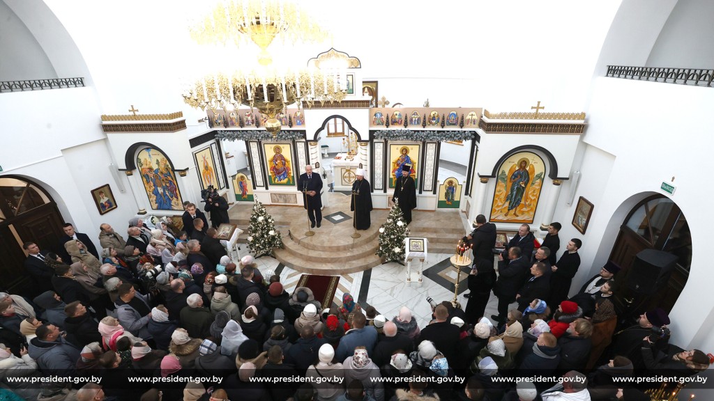 Лукашенко предупредил о непростом 2024 годе с тренировками на белорусах