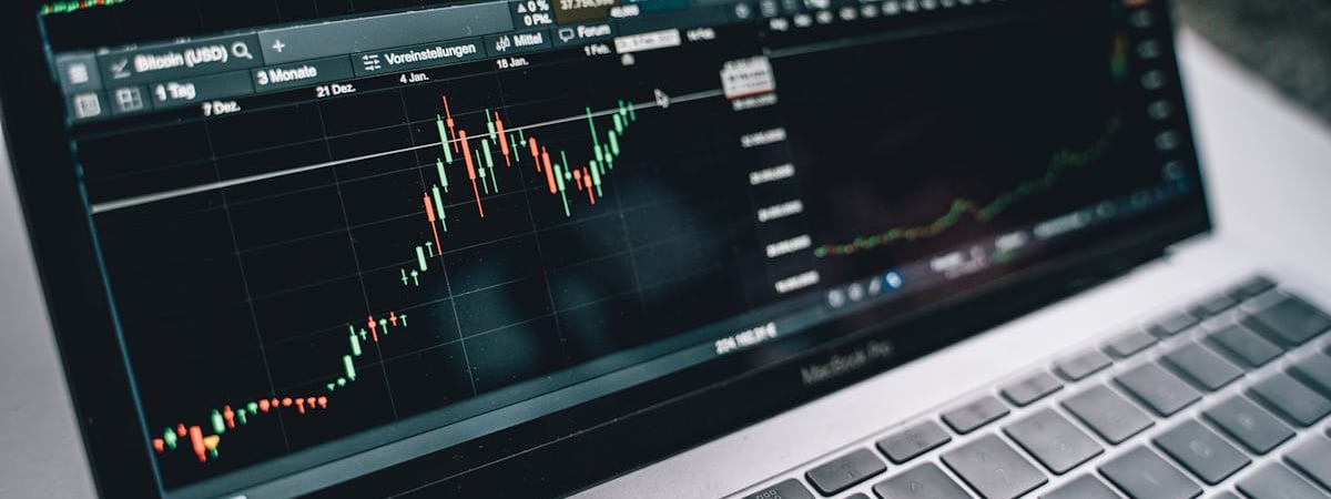 Белорусский рубль укрепился к доллару и евро на торгах БВФБ