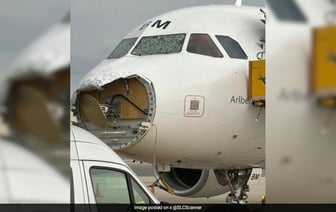 Град Повредил Носовую Часть И Стекла Кабины Пилотов Самолета Австрийской Авиакомпании